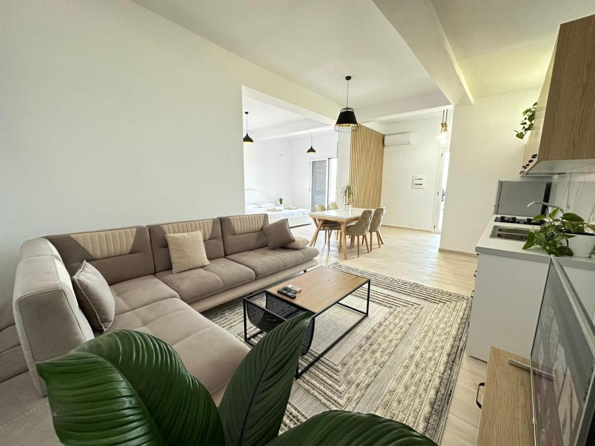 Perla Luxury Apartment - Private Patio & Parking Vlore Luaran gambar