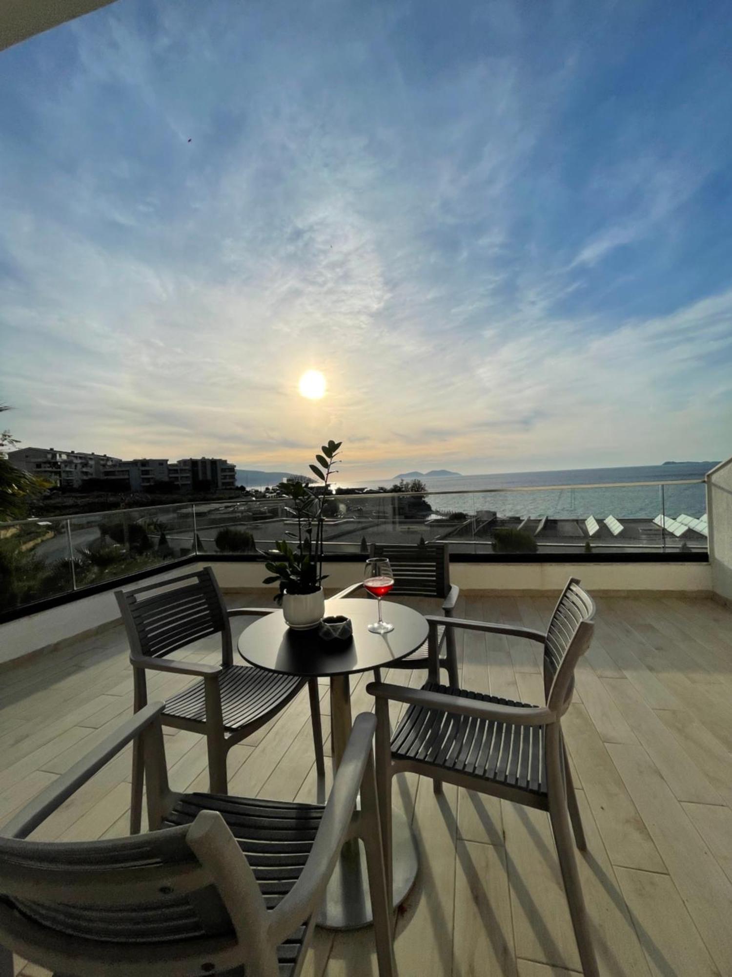 Perla Luxury Apartment - Private Patio & Parking Vlore Luaran gambar
