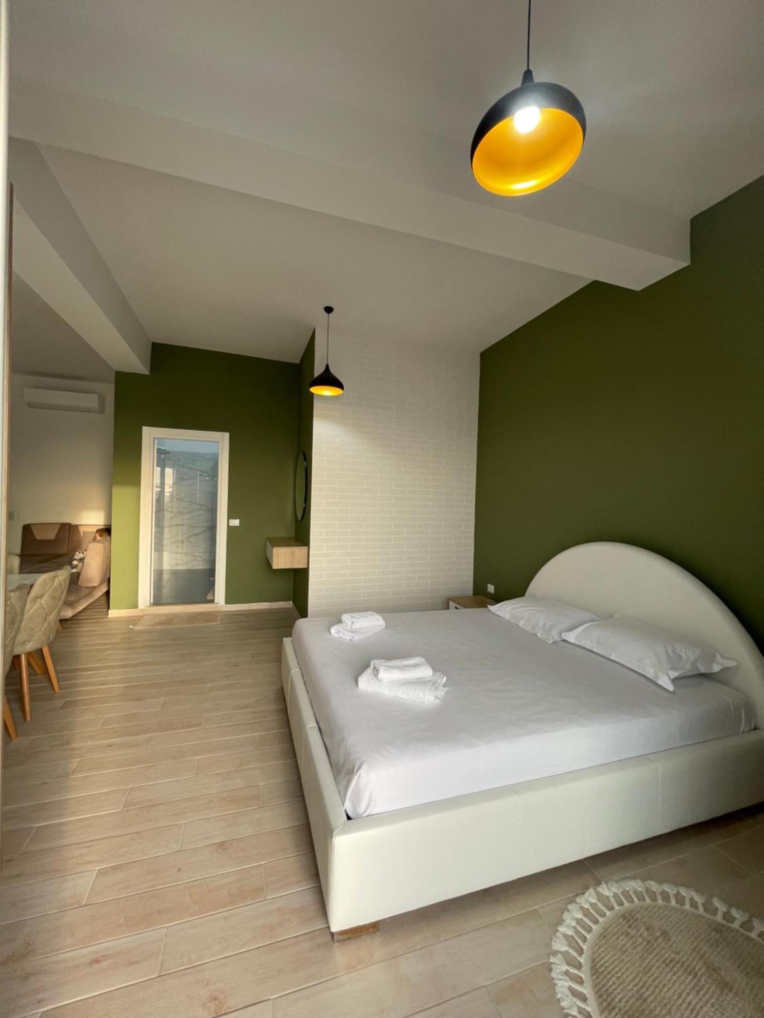 Perla Luxury Apartment - Private Patio & Parking Vlore Luaran gambar