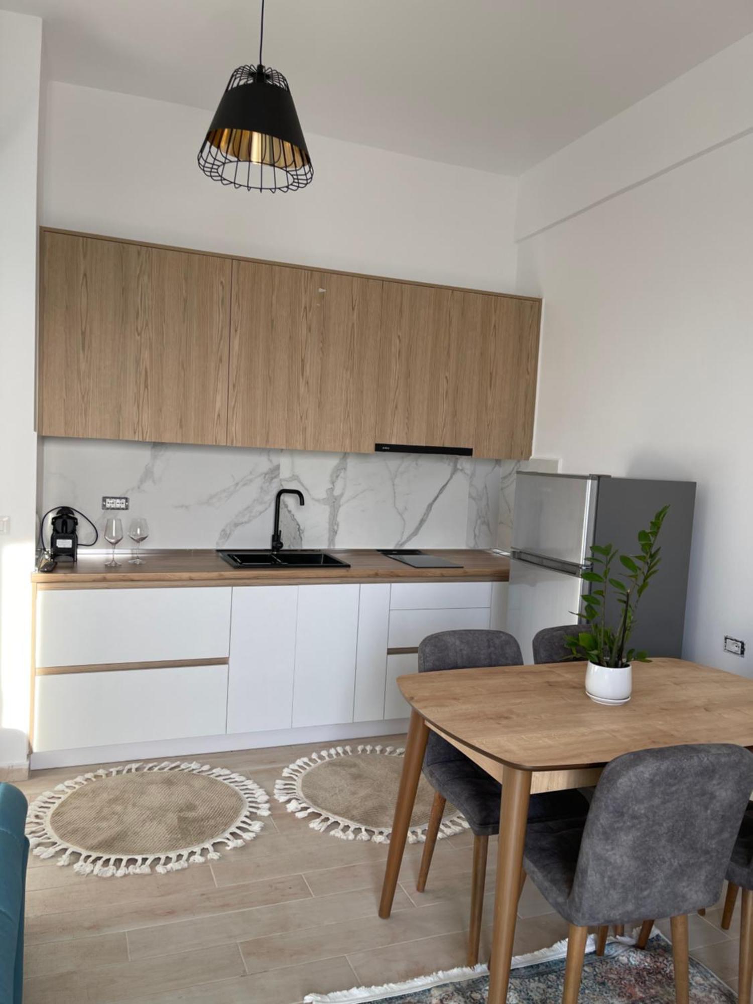 Perla Luxury Apartment - Private Patio & Parking Vlore Luaran gambar